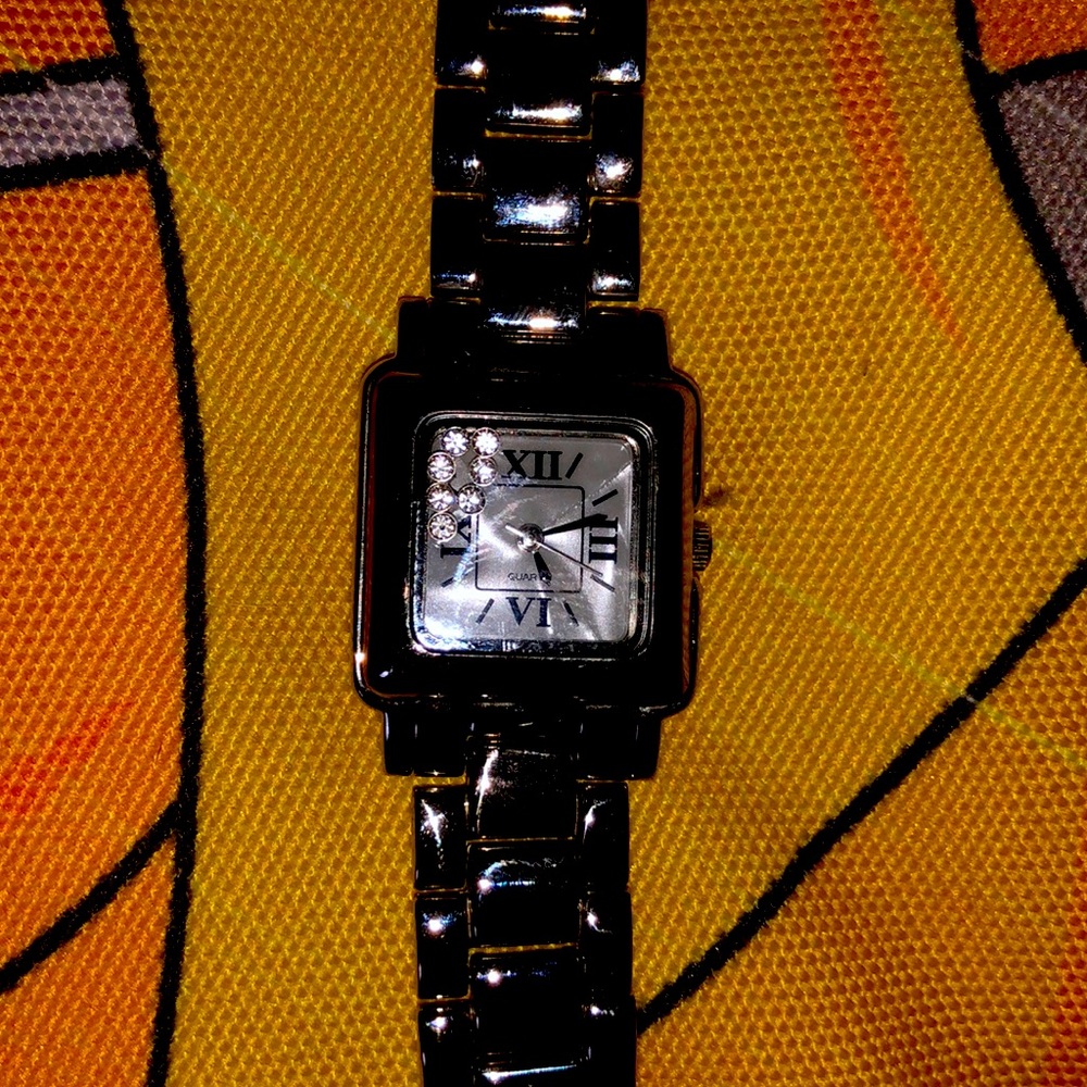 Ladies silvertone watch fits up to 7 inch wrists